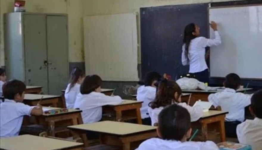 Valdés ordena reintegro a docentes y cambia el esquema de descuentos por paro