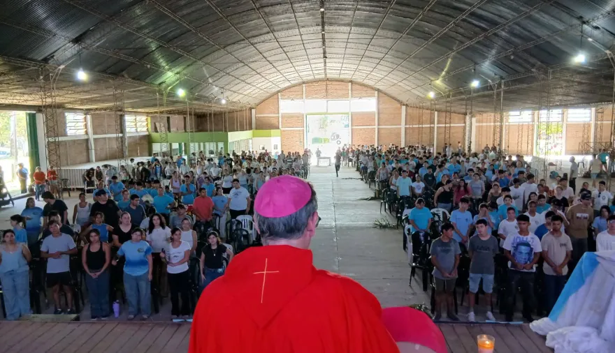 Monseñor Canecin : “Todos los jóvenes, todos, todos invitados a caminar con Jesús en la Semana Santa”.