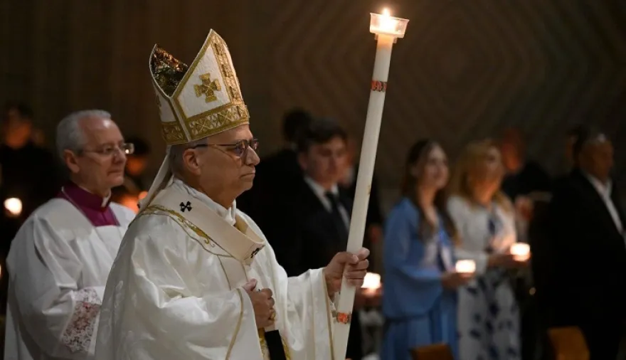 León XIV en la vigilia pascual: Dios responde al pecado con el poder del amor