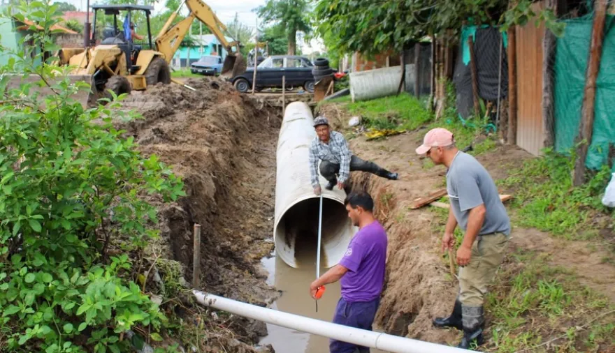 Avanza el plan de desagües en Esquina: colocan nuevos tubos en puntos clave de la ciudad