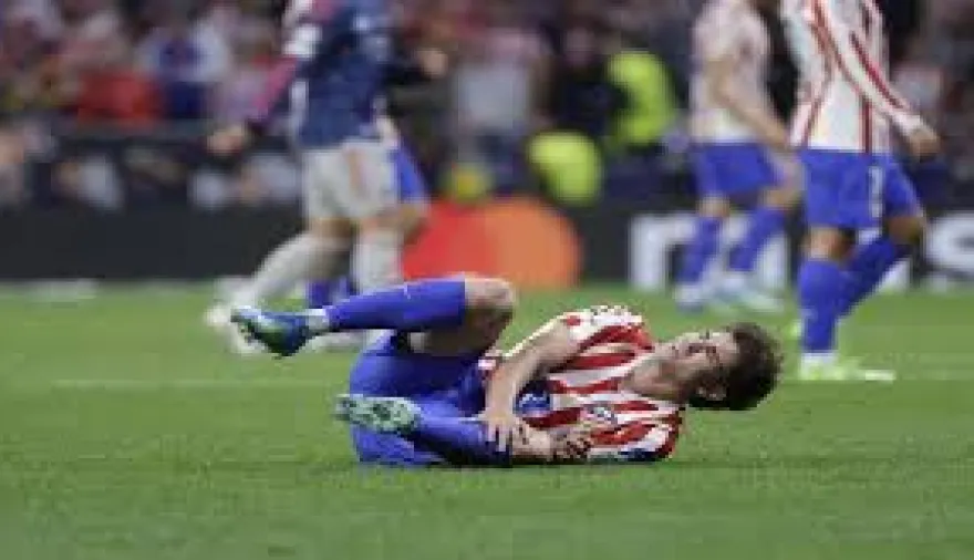Julián Álvarez salió lesionado en el partido de Atlético Madrid y generó preocupación a 43 días del Mundial