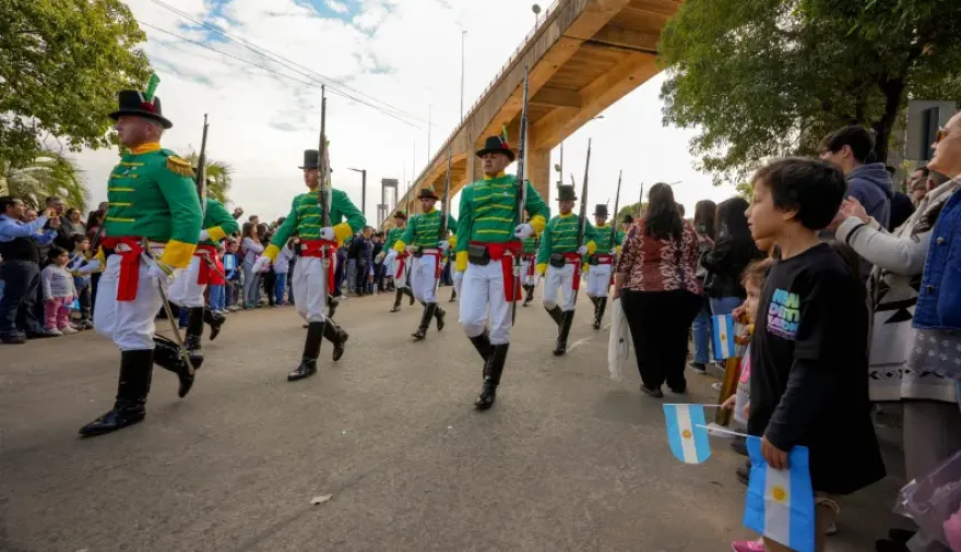 Corrientes conmemora un nuevo aniversario de la Revolución de Mayo con actos y desfile