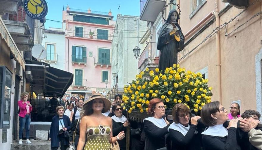Desde Italia, Verónica Gottoli muestra cómo se vive la Fiesta de Santa Rita en su tierra natal