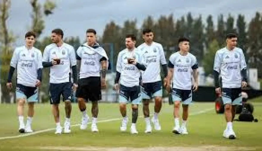 La Selección Argentina volvió a entrenarse en Kansas City y Lionel Scaloni prepara el once para el debut
