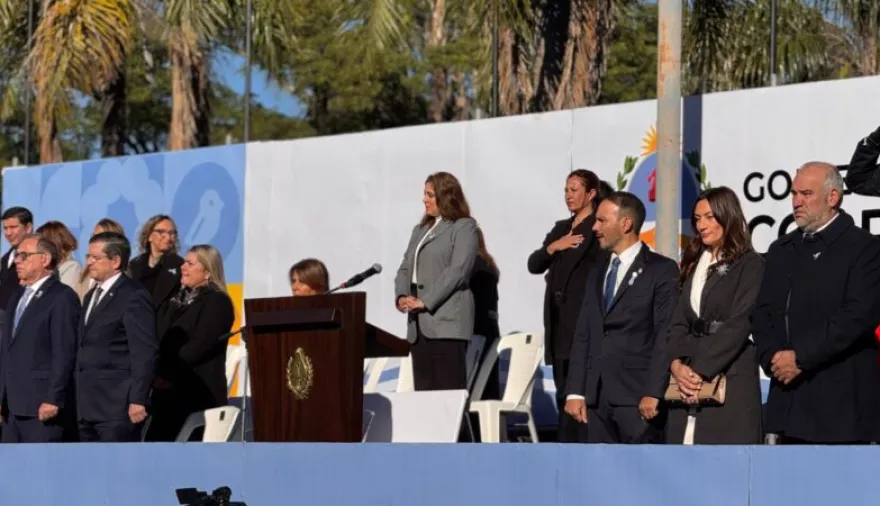 Valdés destacó los valores patrios durante la Promesa de Lealtad a la Bandera