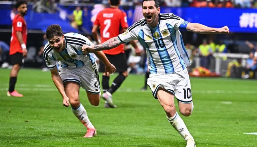 Argentina va por el pase a semifinales y lo vivís por Radio del Guaran