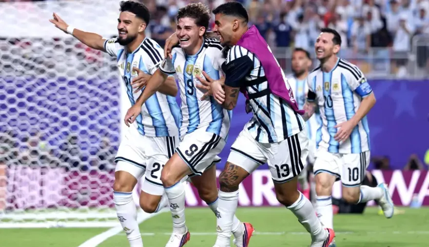 López reveló el cambio que iba a hacer Scaloni y cómo terminó asistiendo a Julián Álvarez en el triunfo ante Suiza