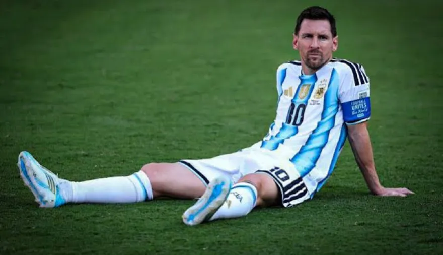 Messi quedó tendido sobre el césped tras la final y dejó una de las postales más emotivas del Mundial