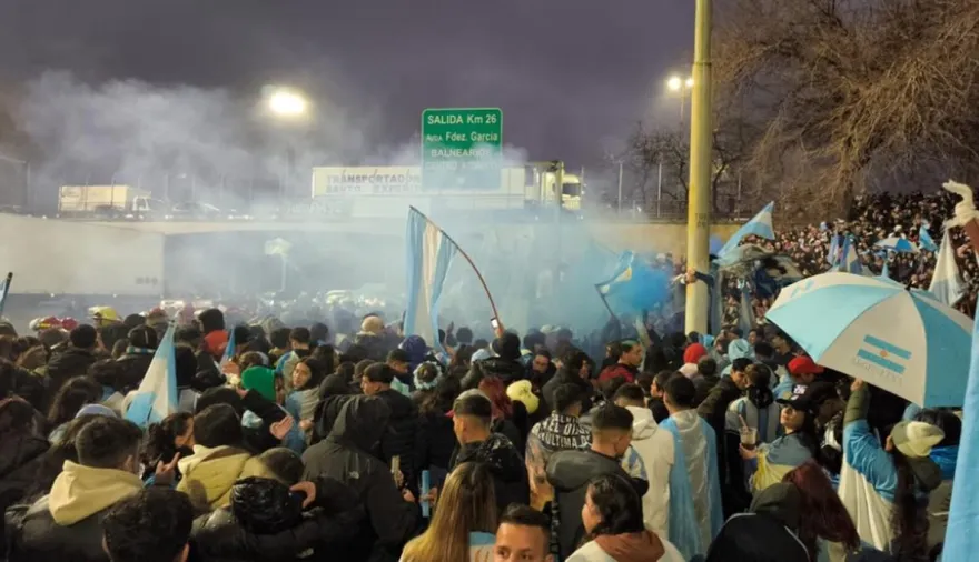 La Selección Argentina regresó al país tras la final del Mundial 2026: así fue la llegada de la delegación a Ezeiza