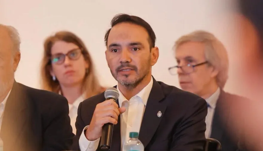 Valdés participó en la reunión binacional argentino-paraguaya para impulsar el desarrollo de la Hidrovía