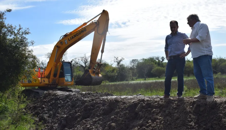 El intendente Hormaechea supervisó trabajos de limpieza y mantenimiento de canales en el barrio Santa Clara