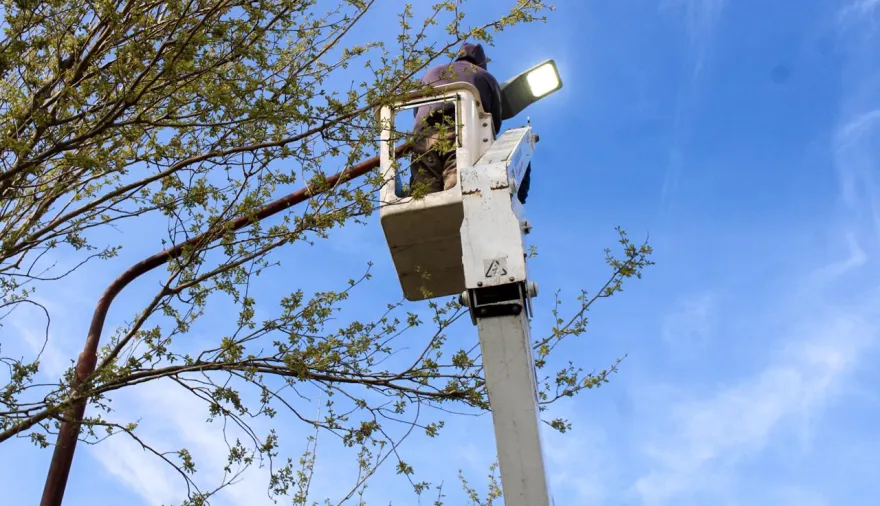 La Municipalidad de Esquina, mediante un convenio con la DPEC, renueva la iluminación de los accesos a la ciudad
