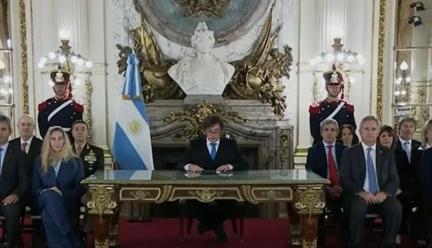 Javier Milei anunció que firmará un DNU para construir una base naval en Tierra del Fuego