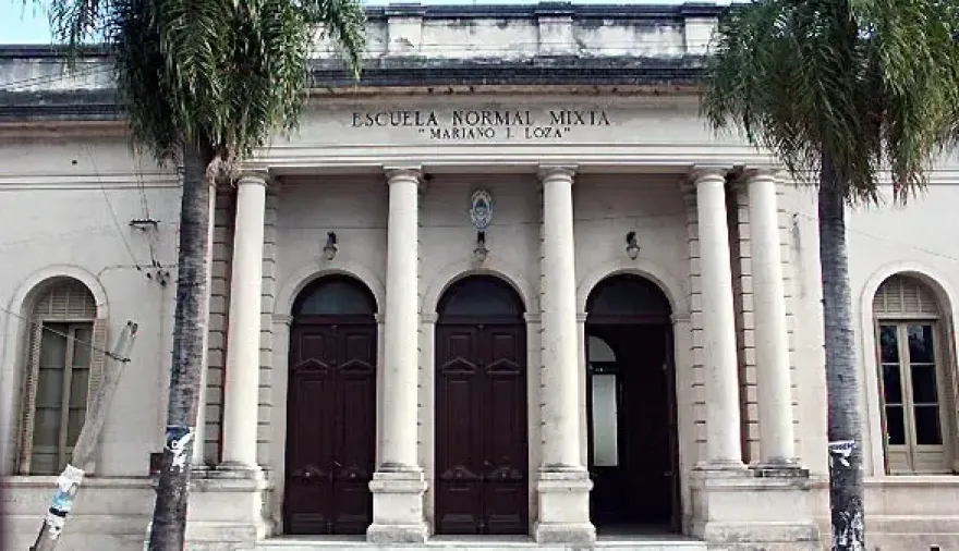 La Escuela Normal de Goya prohíbe ingresar con celulares: la medida rige desde el lunes