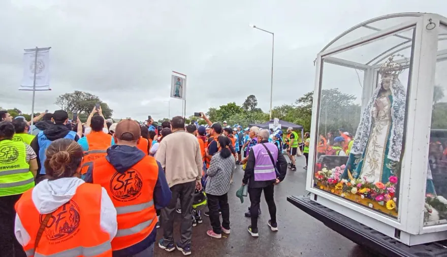 “Con fe y esperanza, miles de peregrinos ya caminan rumbo a Itatí”