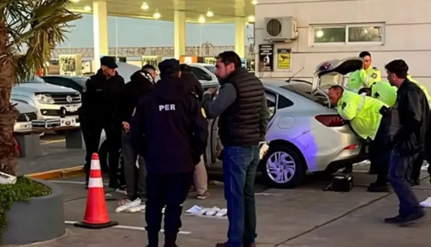 Golpe al narcotráfico: incautaron droga, éxtasis y millones de dólares tras una persecución en ruta
