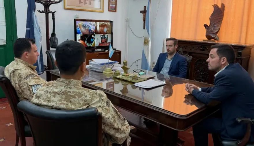 Olivetti y Prefectura coordinan acciones de prevención ante la crecida del río
