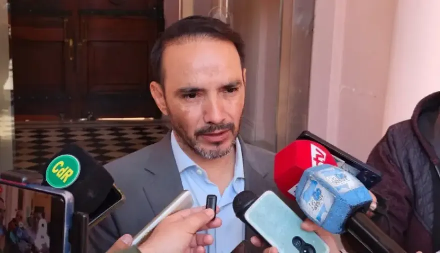 Juan Pablo Valdés anunció acuerdos con Nación para recuperar viviendas y avanzar con obras viales