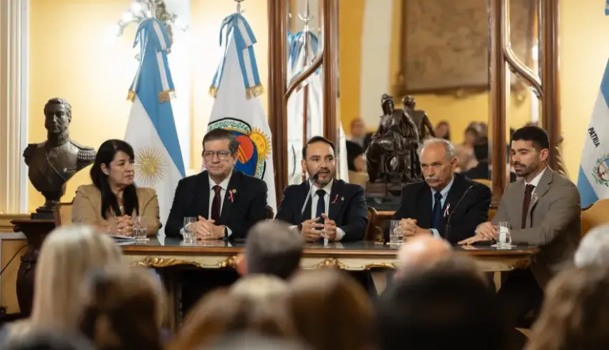 Valdés presentó “Primeros Latidos”, un programa de acompañamiento integral para madres y bebés