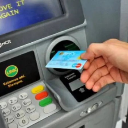 Comenzó el pago de sueldos a trabajadores estatales