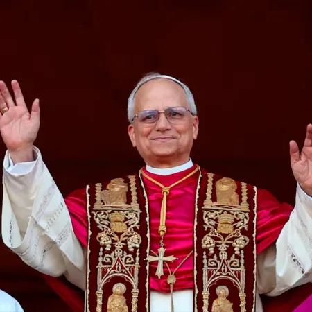 El papa León XIV defendió el matrimonio entre hombre y mujer y criticó “la libertad de quitar vida”