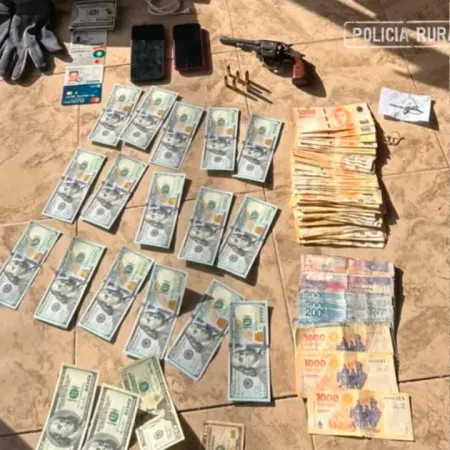 Esquina: Detienen a motociclista armado que portaba dinero en efectivo y no tenía documentación del vehículo