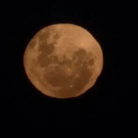 La Luna de Fresa iluminó el cielo argentino