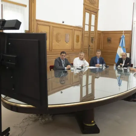Caída de la coparticipación: Francos recibirá hoy a un grupo de gobernadores