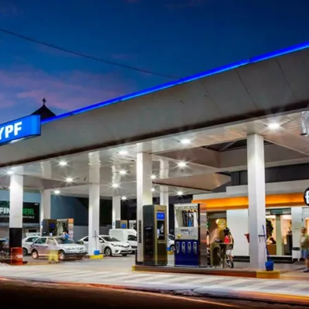 La Justicia de Estados Unidos ordena a la Argentina a entregar el 51% de las acciones de YPF