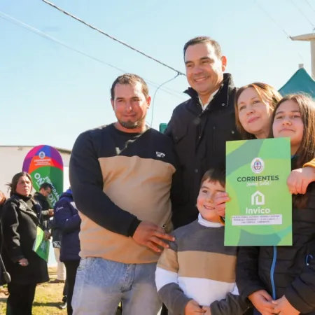 En San Lorenzo, Valdés entregó 11 viviendas y anunció la concreción de 20 más
