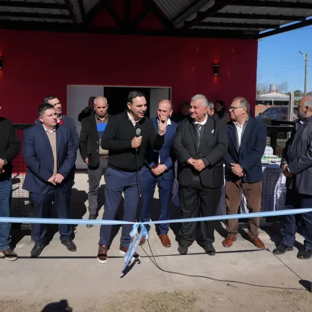 El Gobernador habilitó dos nuevas instalaciones de usos múltiples en San Lorenzo