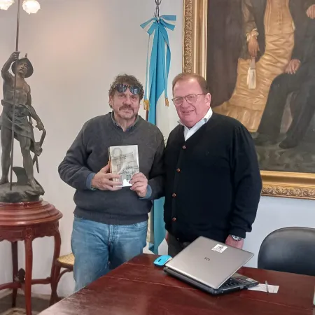 Goya- Felipe Pigna visito la casa de la cultura