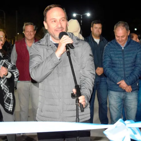 El intendente Mariano Hormaechea presidió la inauguración de tres cuadras de pavimento en hormigón armado