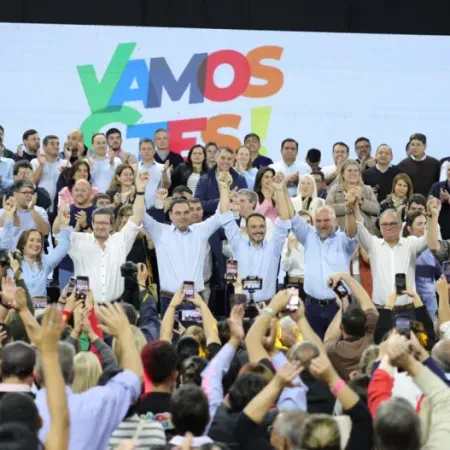 Valdés presentó las fórmulas de Vamos Corrientes ante una multitud