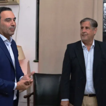 Gobernador Valdés impulsa el desarrollo en Esquina con inversiones en emprendedores y en infraestructura vial