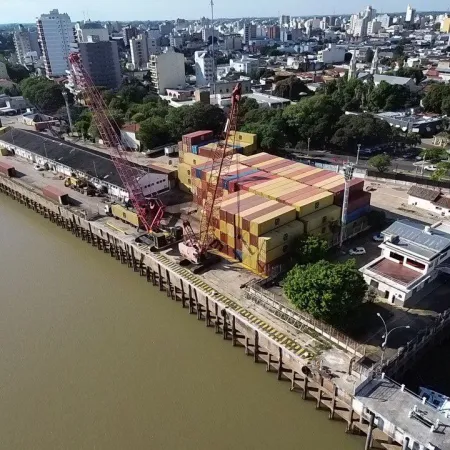 Apuntalan la operatoria del puerto de Ituzaingó y promocionan los de Lavalle y Capital