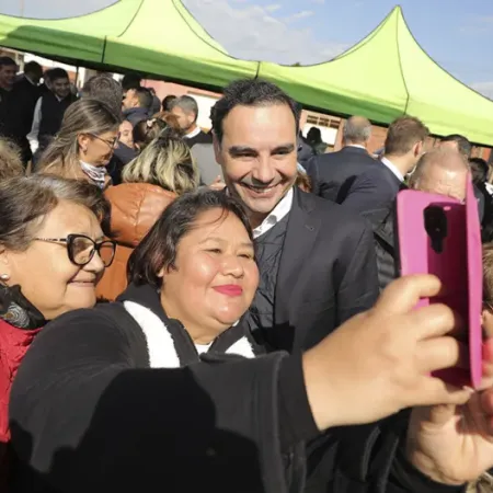 Valdés inaugurará obras y entregará bienes de capital en el interior provincial