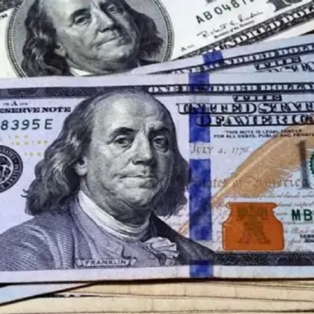 El dólar oficial tocó los $1350, alcanzó un nuevo máximo y redondea suba de casi 10% en julio