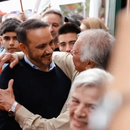 En multitudinaria caminata, Vamos Corrientes habló con los vecinos del barrio Juan de Vera