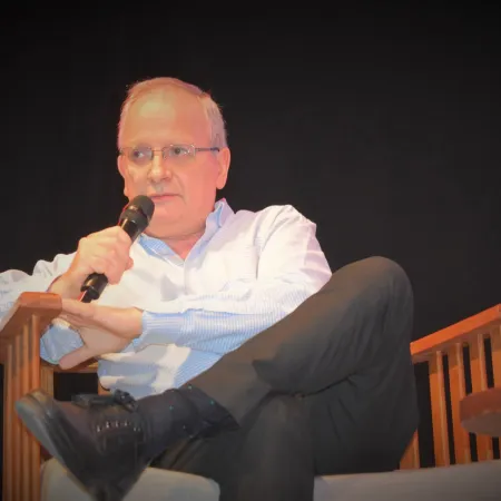 Antonio Giuliani: “No se puede entrar a un quirófano con una motosierra en lugar de un bisturí”