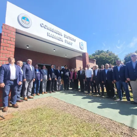 En Ramada Paso, Valdés inauguró la nueva Comisaría y habilitó 20 cuadras de pavimento