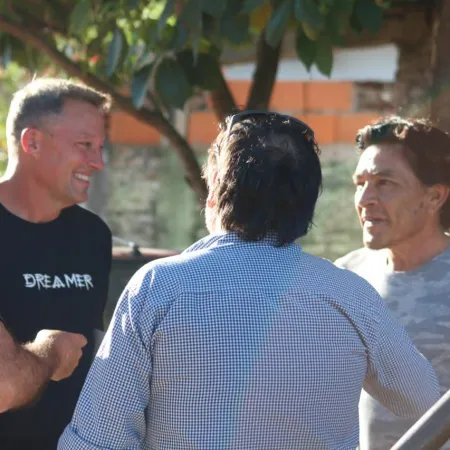 Rohner y Vallone de Vamos Corrientes recorren casa por casa en el Barrio 100 Viviendas: "Compromiso de Gestión y Soluciones"