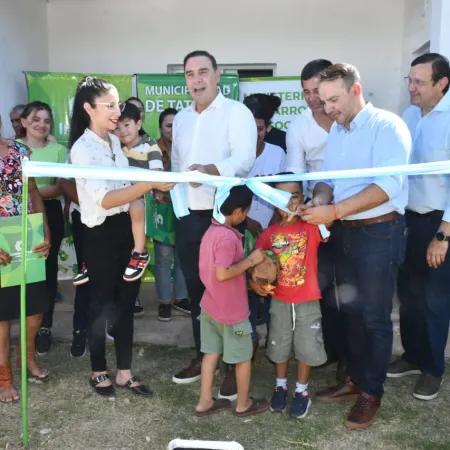 En Tatacuá, Valdés entregó 10 viviendas, anunció otras 20 más e inauguró un cajero automático