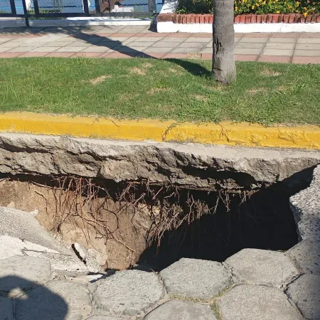 Hundimiento en la zona de la costanera de Esquina