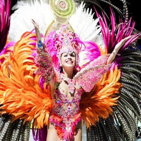 Noche de Magia en Esquina: Debut de las comparsas