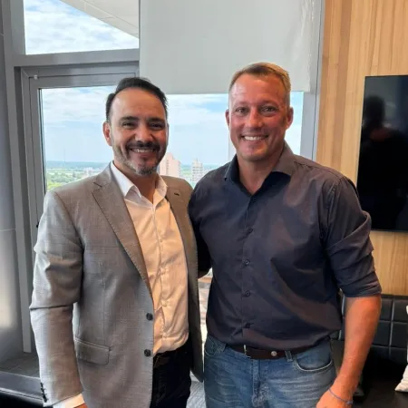 Arnoldo Ronher gestionó apoyo para la Fiesta del Pacú y avanzó en una agenda turística con el Gobernador