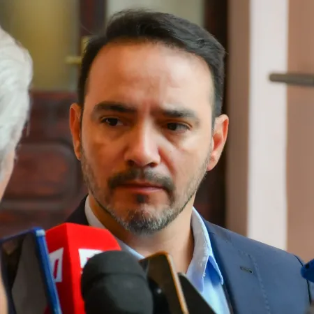 Valdés se reúne con Caputo para plantear la situación industrial y deudas de Nación con Corrientes