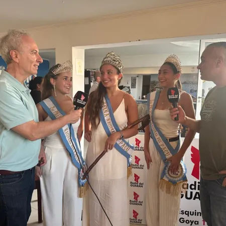 Radio del Guaran junto a las soberanas de la Fiesta Nacional del Pacú