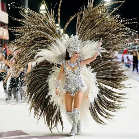 Yasí Berá de Esquina brilló en el Corsódromo Nolo Alías y conquistó al público capitalino