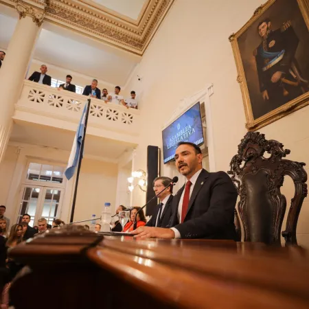 El Gobernador Valdes inauguró el periodo legislativo 2026 con anuncios de inversión y el programa "Sostiene Corrientes